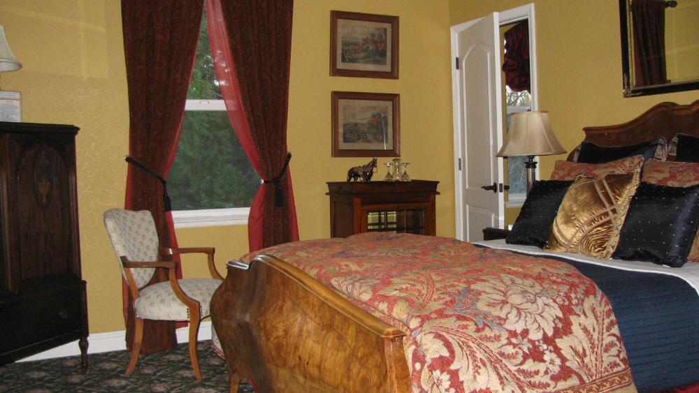 Queen Room with Garden View interior